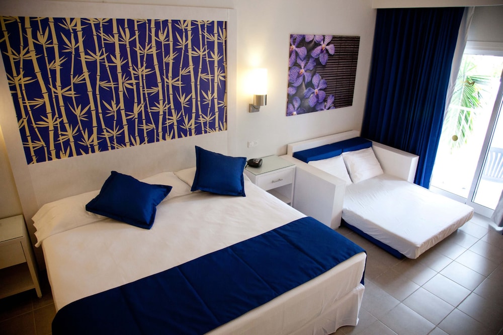 Hotel Riu Bambu - All Inclusive — Hotel rooms in Bavaro, La Altagracia