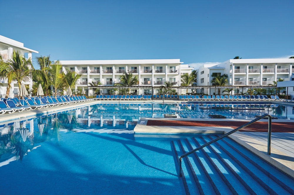 Hotel Riu Bambu - All Inclusive — Swimming pool in Bavaro, La Altagracia