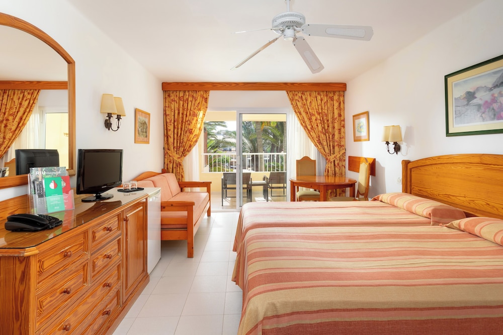 Hotel Riu Oliva Beach Resort - All Inclusive — Hotel rooms in Corralejo, Canary Islands