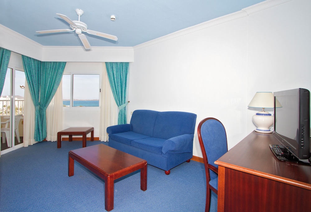 Hotel Riu Oliva Beach Resort - All Inclusive — Hotel rooms in Corralejo, Canary Islands