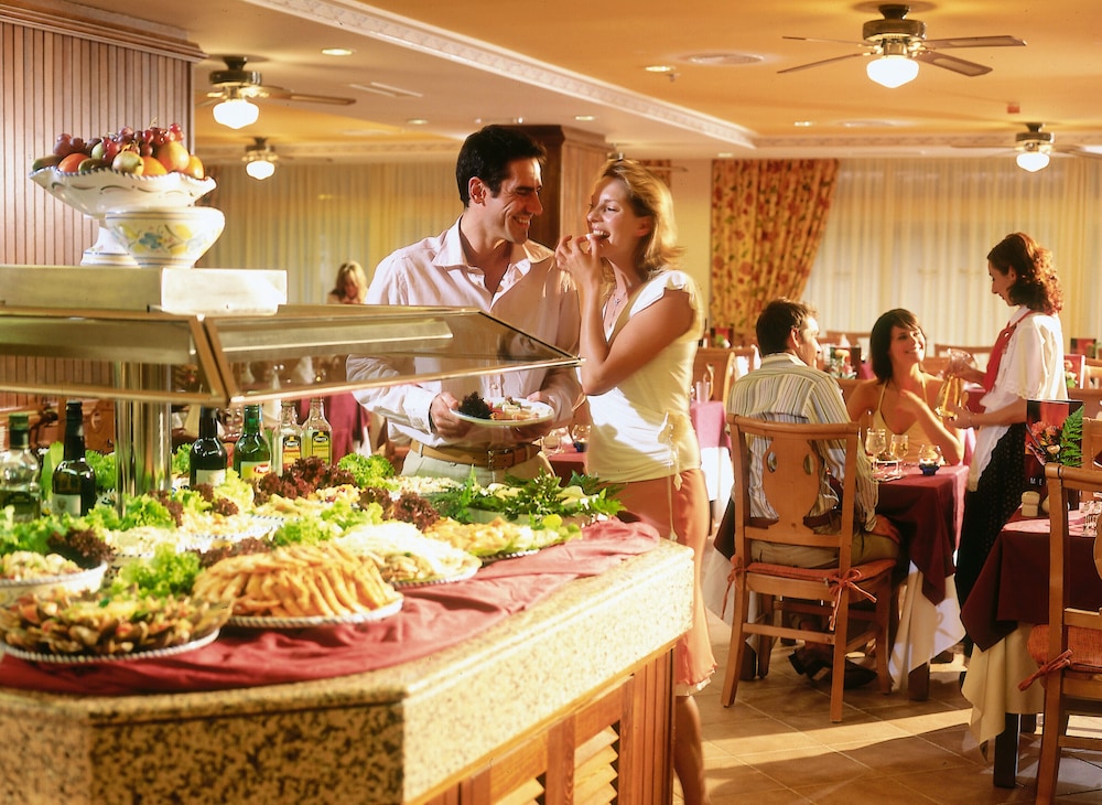 Hotel Riu Oliva Beach Resort - All Inclusive — Restaurant & bars in Corralejo, Canary Islands