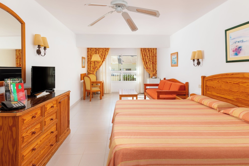 Hotel Riu Oliva Beach Resort - All Inclusive — Hotel rooms in Corralejo, Canary Islands