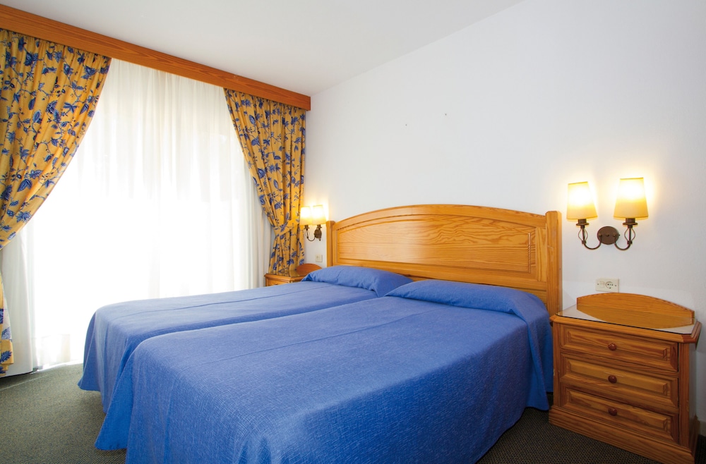 Hotel Riu Oliva Beach Resort - All Inclusive — Hotel rooms in Corralejo, Canary Islands