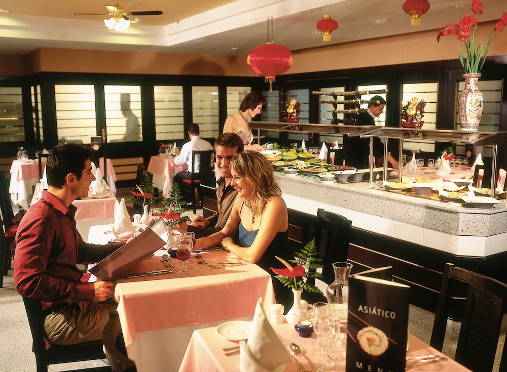 Hotel Riu Oliva Beach Resort - All Inclusive — Restaurant & bars in Corralejo, Canary Islands