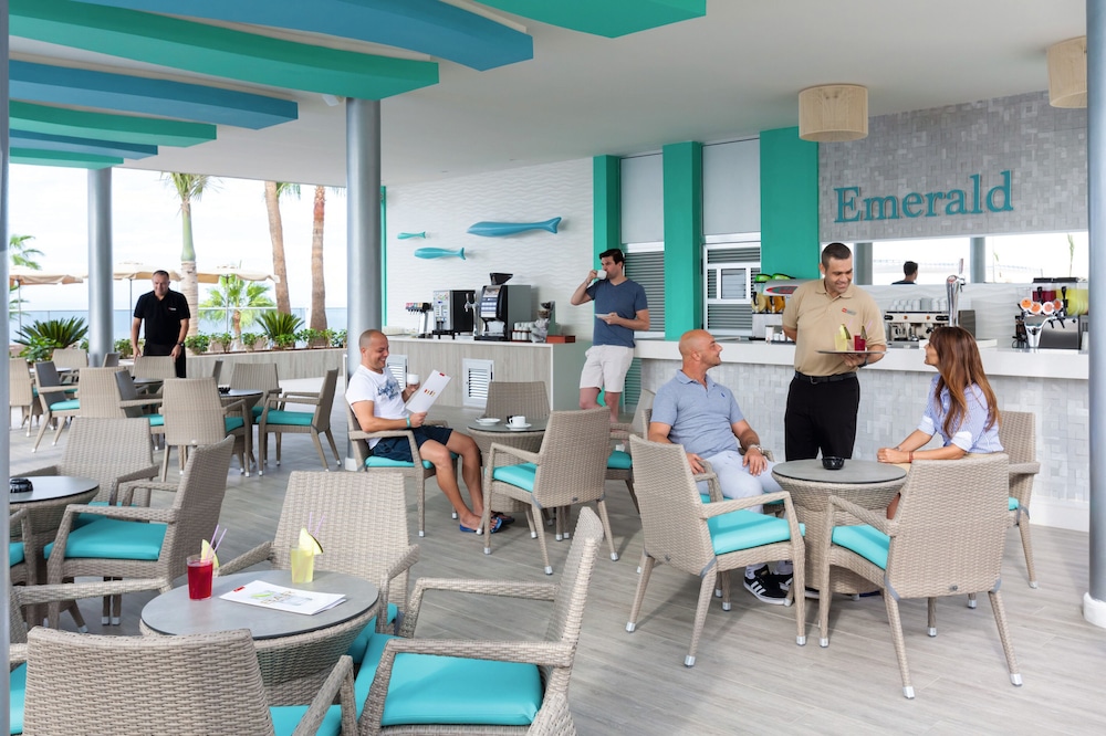 Hotel Riu Vistamar - All Inclusive — Restaurant & bars in Puerto Rico, Canary Islands