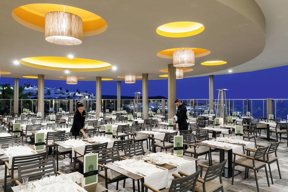 Hotel Riu Vistamar - All Inclusive — Restaurant & bars in Puerto Rico, Canary Islands