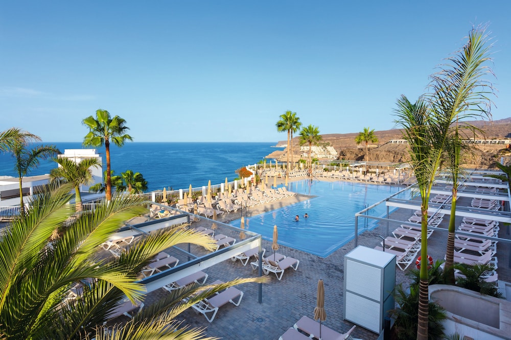 Hotel Riu Vistamar - All Inclusive — Swimming pool in Puerto Rico, Canary Islands