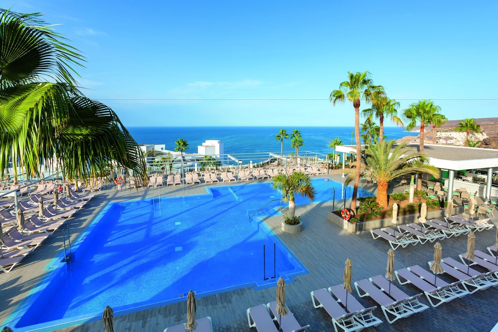 Hotel Riu Vistamar - All Inclusive — Swimming pool in Puerto Rico, Canary Islands