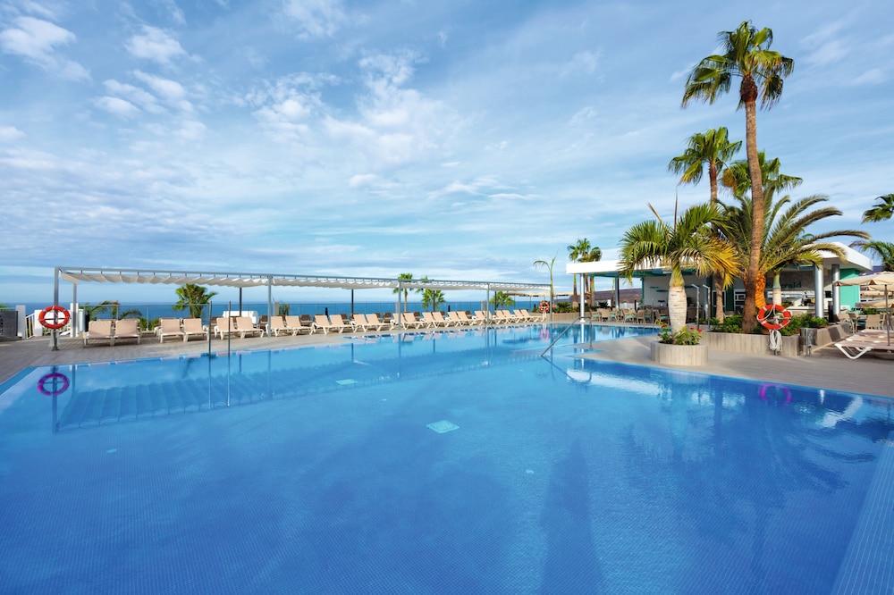 Hotel Riu Vistamar - All Inclusive — Swimming pool in Puerto Rico, Canary Islands