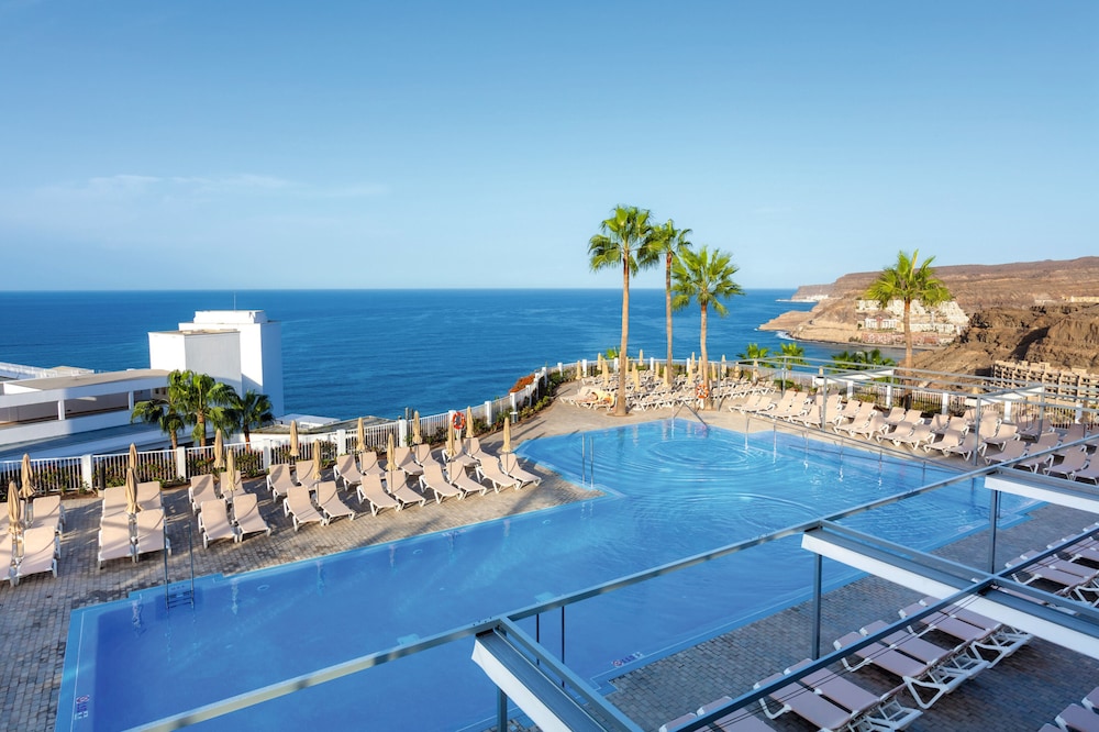 Hotel Riu Vistamar - All Inclusive — Swimming pool in Puerto Rico, Canary Islands