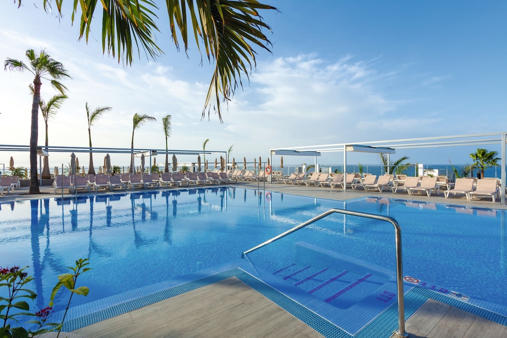 Hotel Riu Vistamar - All Inclusive — Swimming pool in Puerto Rico, Canary Islands