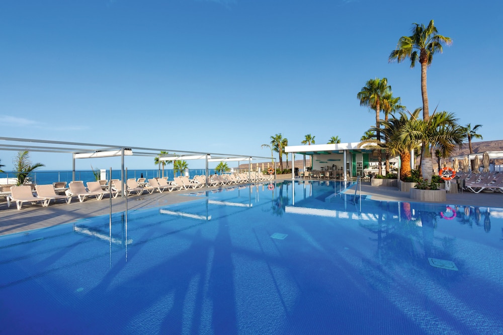 Hotel Riu Vistamar - All Inclusive — Swimming pool in Puerto Rico, Canary Islands