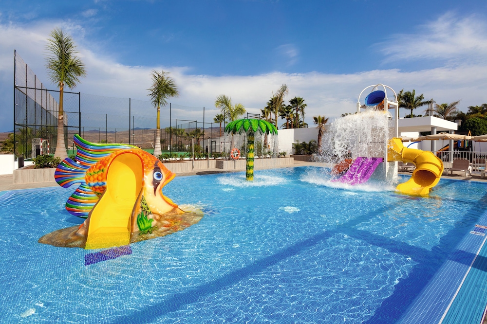 Hotel Riu Vistamar - All Inclusive — Swimming pool in Puerto Rico, Canary Islands