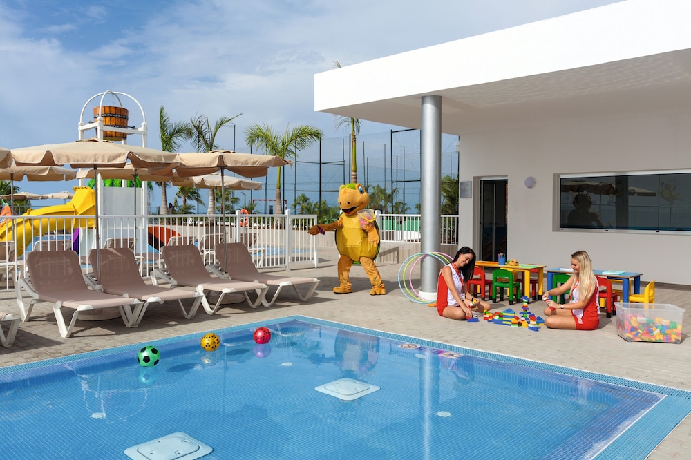 Hotel Riu Vistamar - All Inclusive — Swimming pool in Puerto Rico, Canary Islands