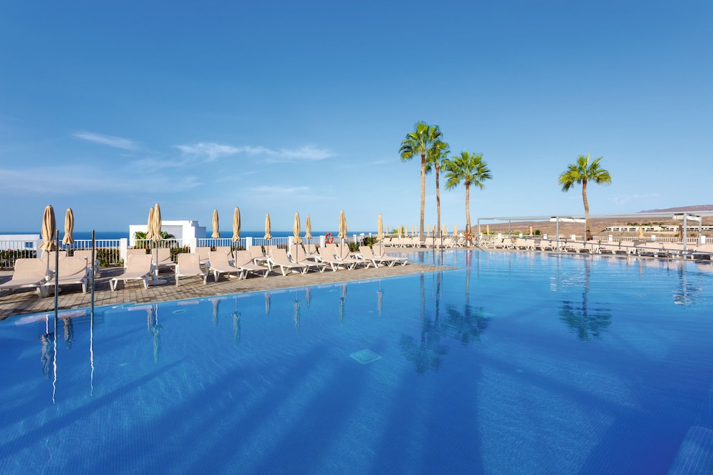 Hotel Riu Vistamar - All Inclusive — Swimming pool in Puerto Rico, Canary Islands