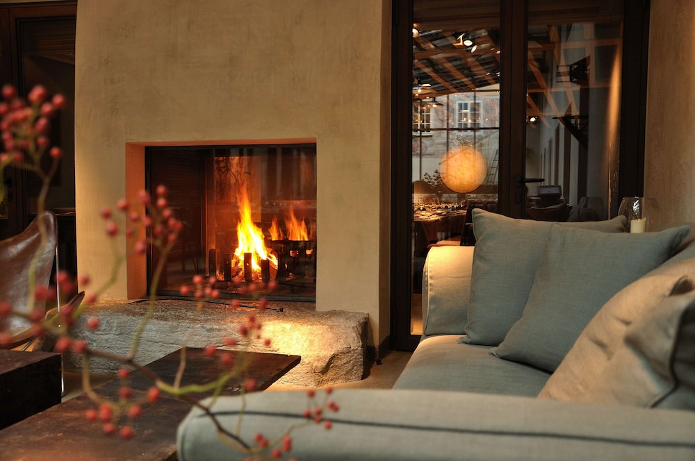 Hotel Bayerischer Hof - The Leading Hotels of the World — Restaurant & bars in Munich, Bavaria