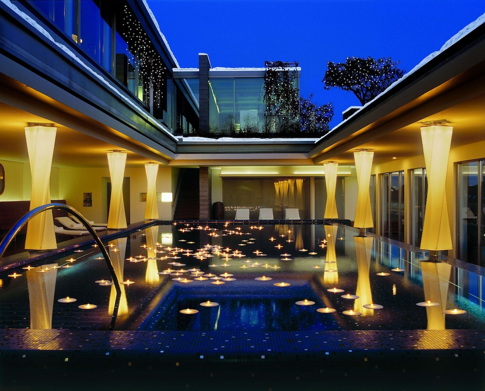 Hotel Bayerischer Hof - The Leading Hotels of the World — Swimming pool in Munich, Bavaria