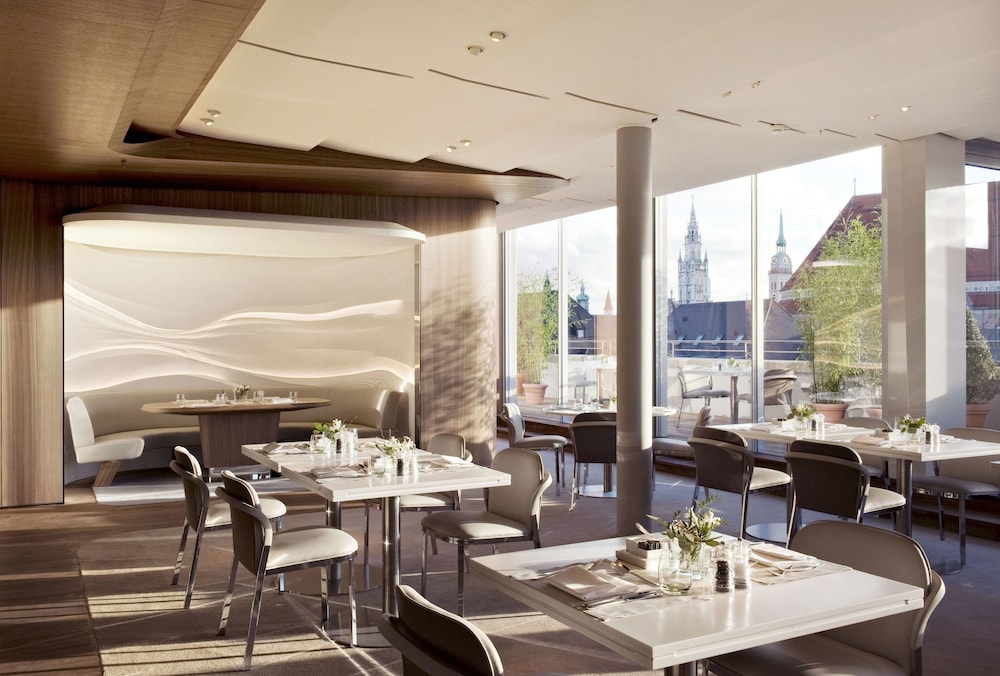 Hotel Bayerischer Hof - The Leading Hotels of the World — Restaurant & bars in Munich, Bavaria