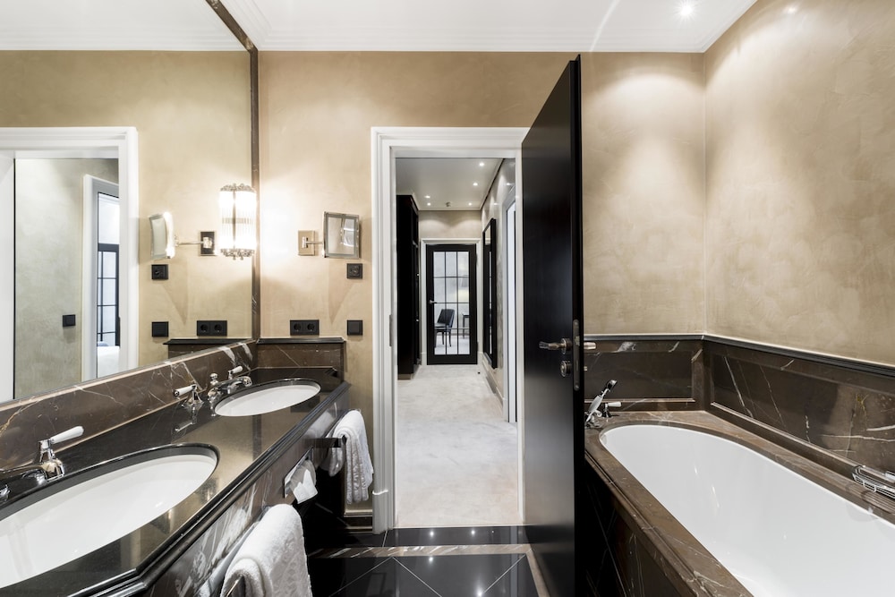 Hotel Bayerischer Hof - The Leading Hotels of the World — Hotel rooms in Munich, Bavaria