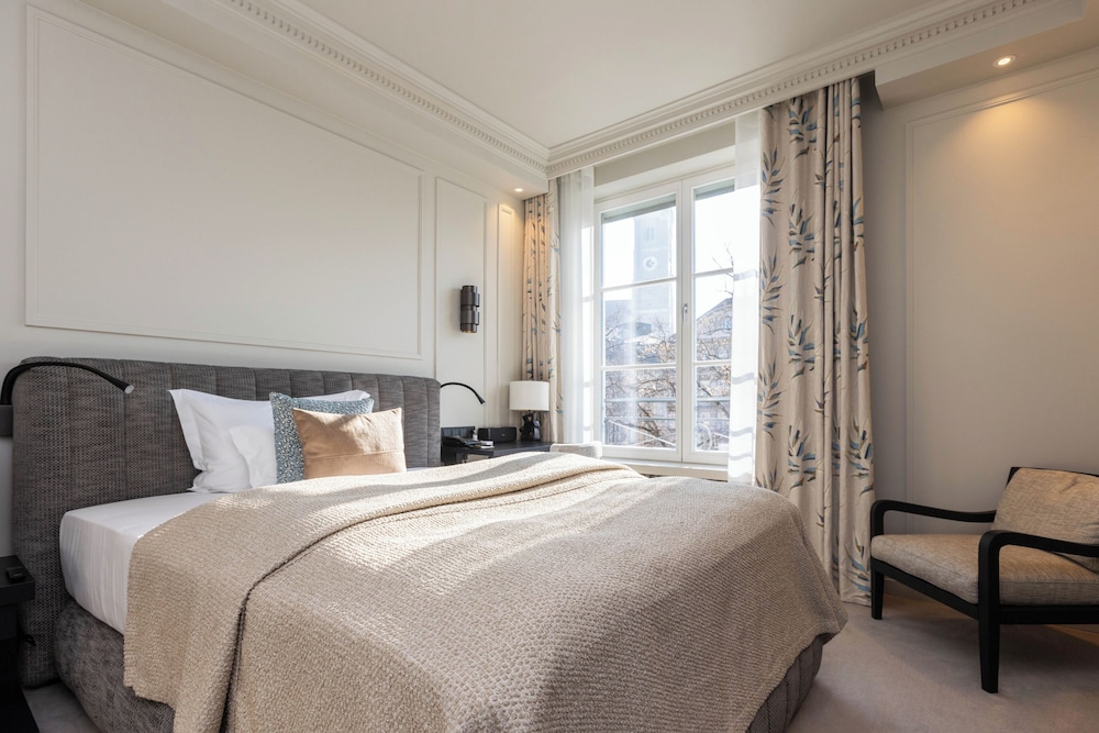 Hotel Bayerischer Hof - The Leading Hotels of the World — Hotel rooms in Munich, Bavaria