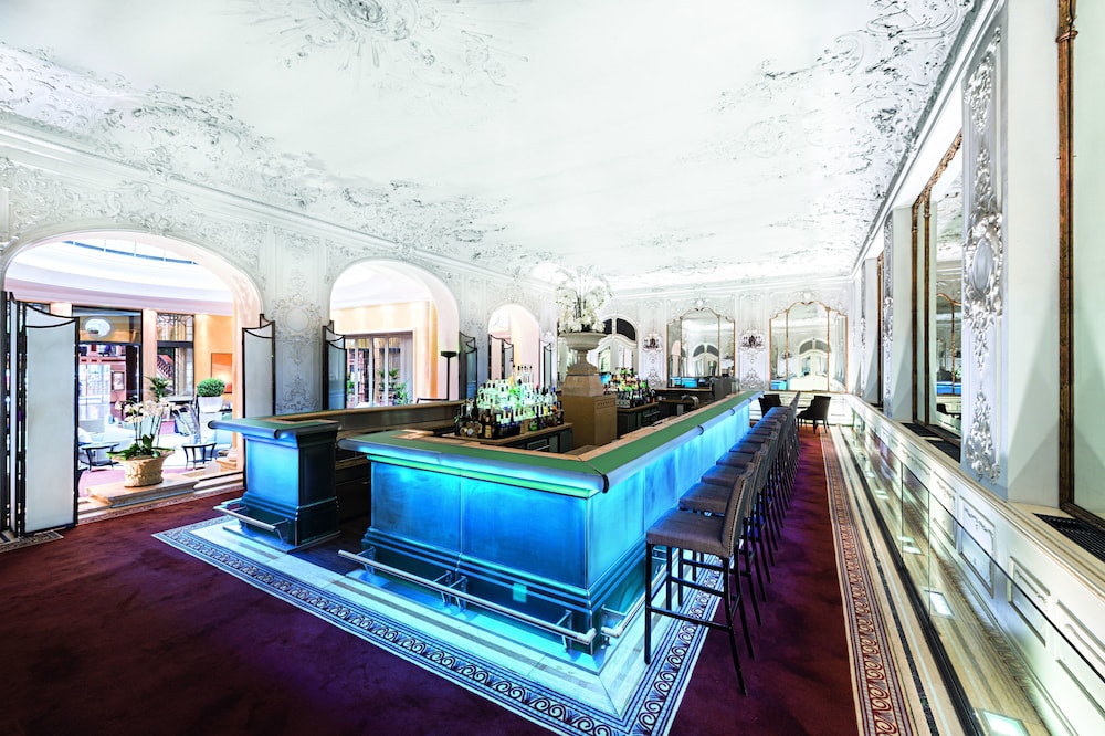 Hotel Bayerischer Hof - The Leading Hotels of the World — Restaurant & bars in Munich, Bavaria