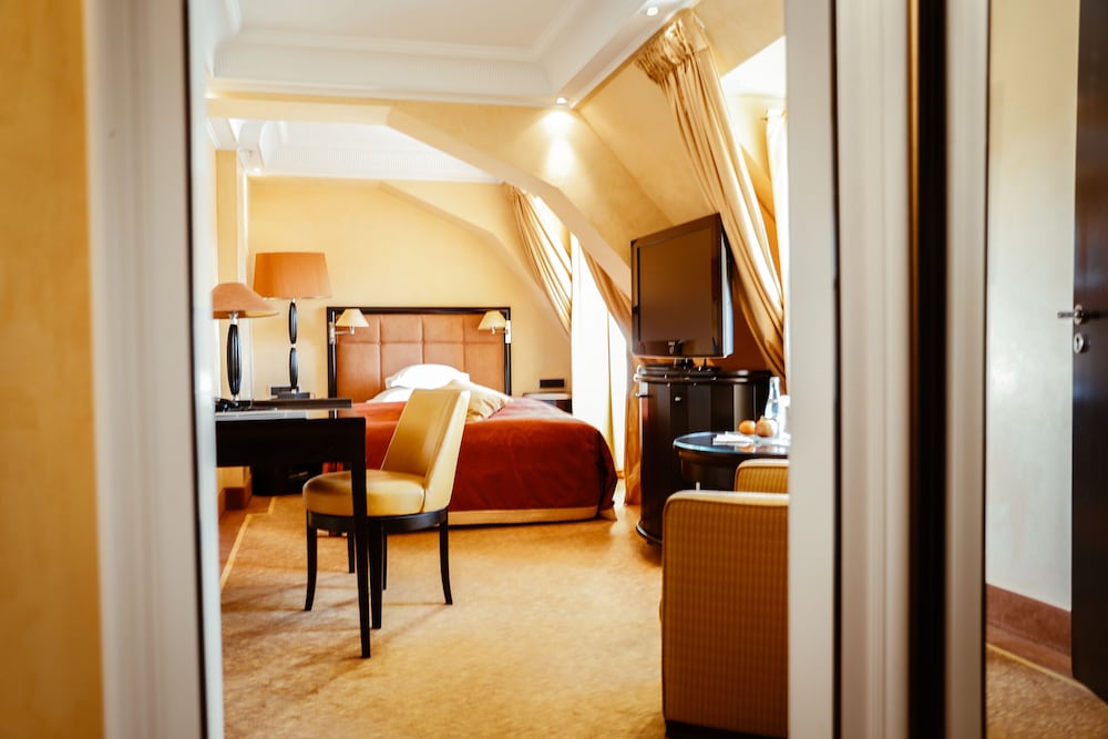 Hotel Bayerischer Hof - The Leading Hotels of the World — Hotel rooms in Munich, Bavaria