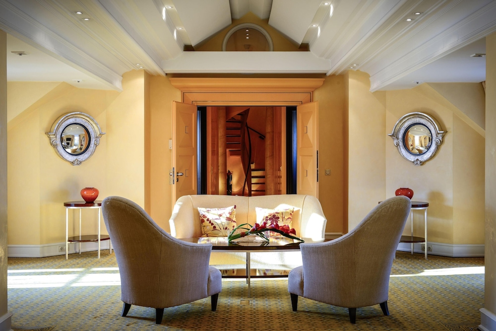 Hotel Bayerischer Hof - The Leading Hotels of the World — Hotel rooms in Munich, Bavaria