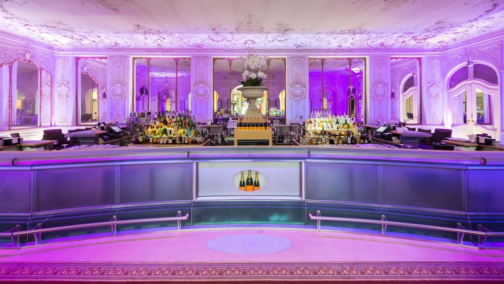 Hotel Bayerischer Hof - The Leading Hotels of the World — Restaurant & bars in Munich, Bavaria