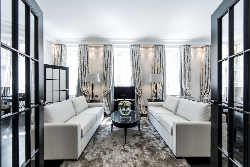 Hotel Bayerischer Hof - The Leading Hotels of the World — Hotel rooms in Munich, Bavaria