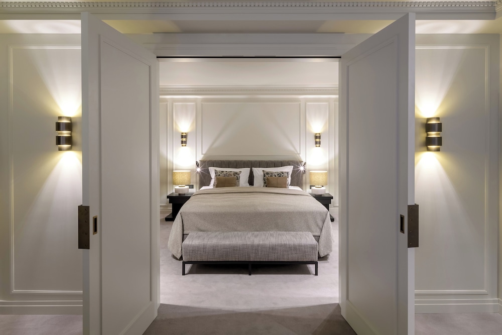 Hotel Bayerischer Hof - The Leading Hotels of the World — Hotel rooms in Munich, Bavaria