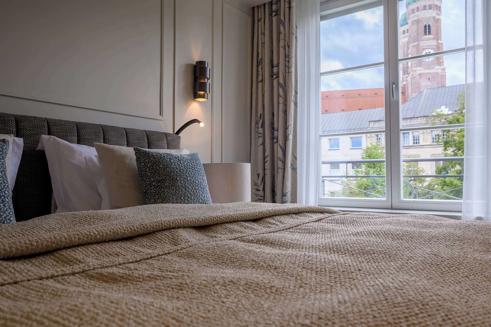 Hotel Bayerischer Hof - The Leading Hotels of the World — Hotel rooms in Munich, Bavaria