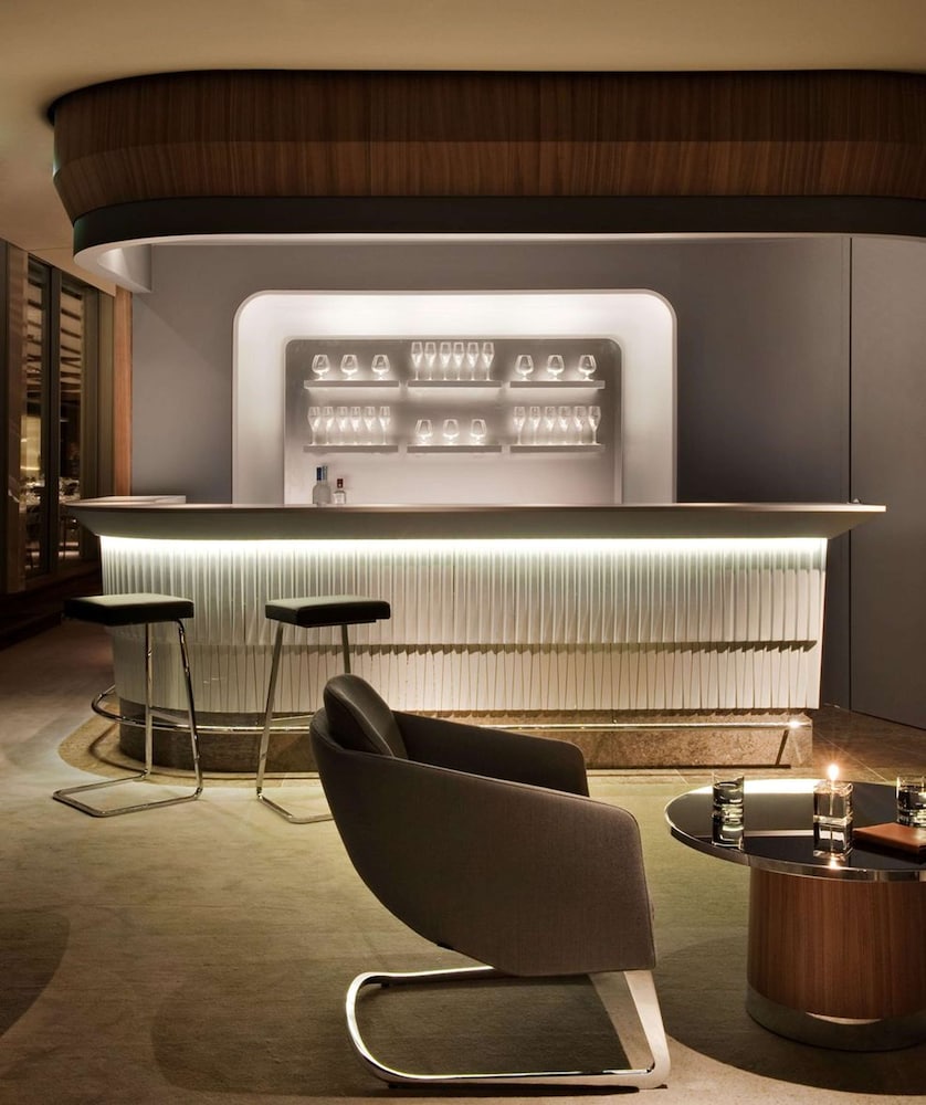Hotel Bayerischer Hof - The Leading Hotels of the World — Restaurant & bars in Munich, Bavaria