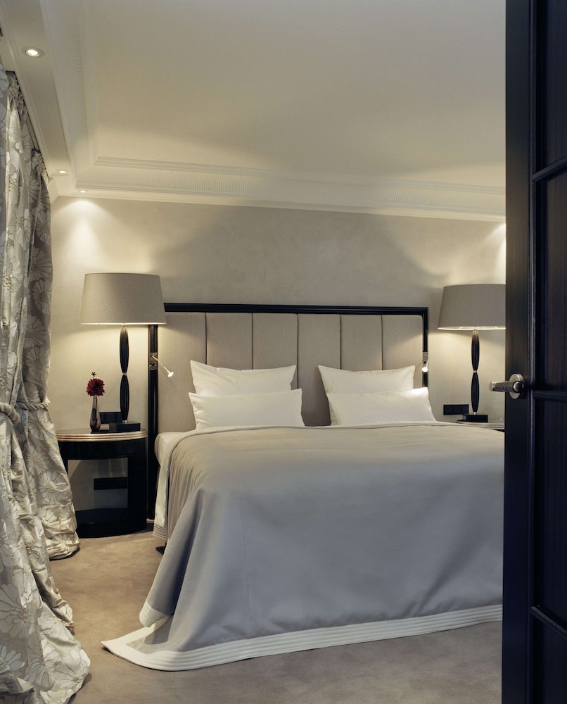 Hotel Bayerischer Hof - The Leading Hotels of the World — Hotel rooms in Munich, Bavaria