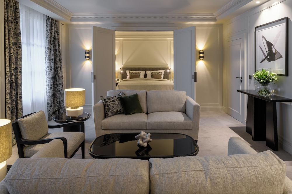 Hotel Bayerischer Hof - The Leading Hotels of the World — Hotel rooms in Munich, Bavaria
