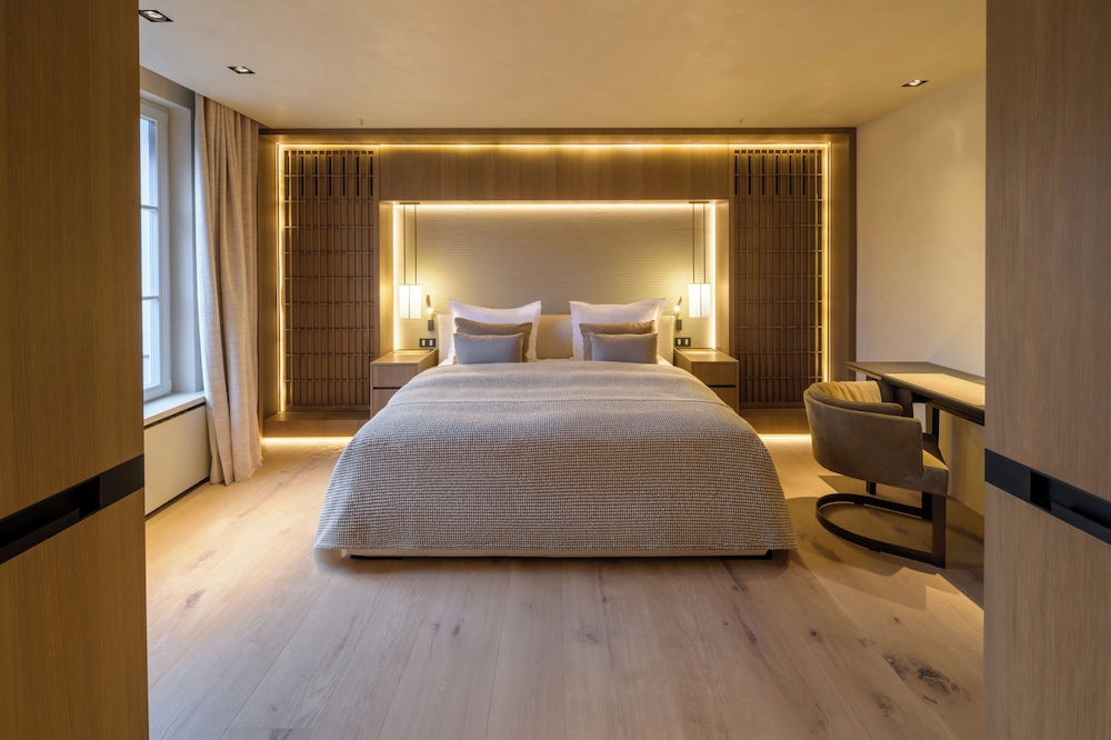 Hotel Bayerischer Hof - The Leading Hotels of the World — Hotel rooms in Munich, Bavaria