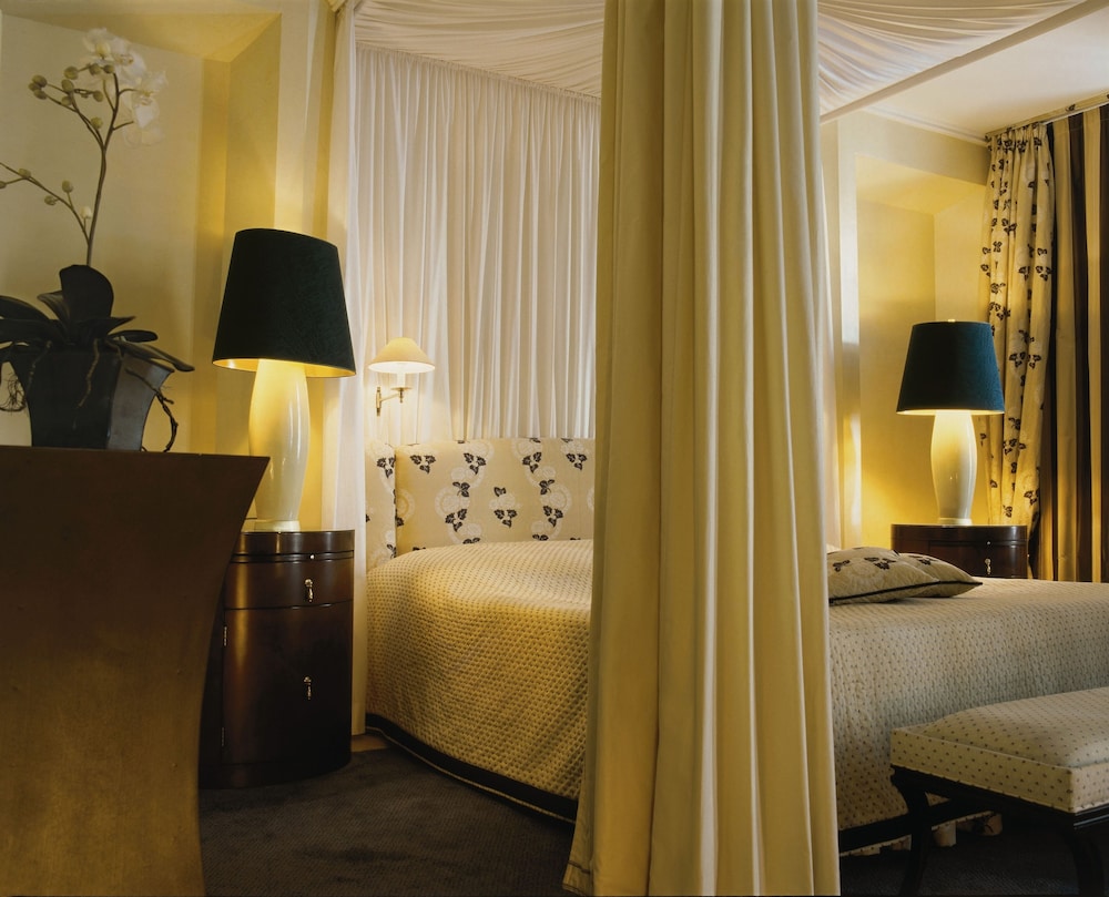 Hotel Bayerischer Hof - The Leading Hotels of the World — Hotel rooms in Munich, Bavaria
