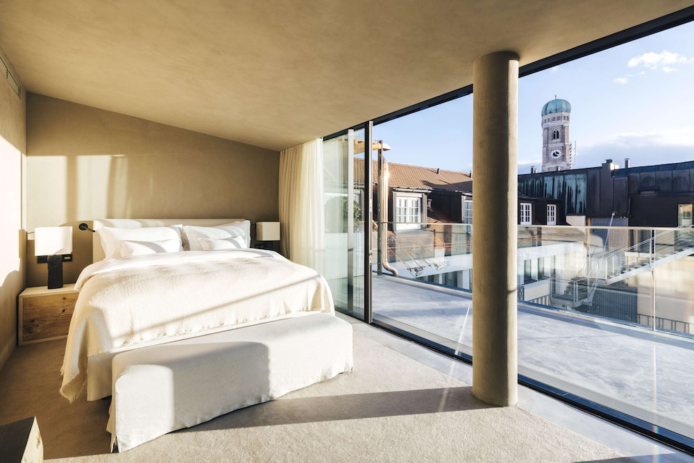 Hotel Bayerischer Hof - The Leading Hotels of the World — Hotel rooms in Munich, Bavaria