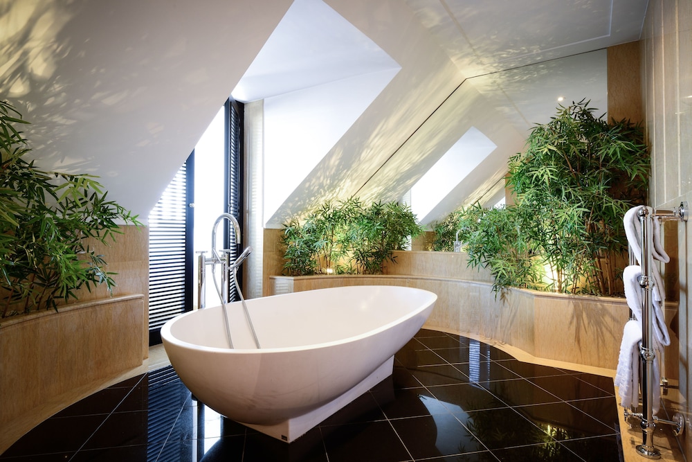 Hotel Bayerischer Hof - The Leading Hotels of the World — Hotel rooms in Munich, Bavaria