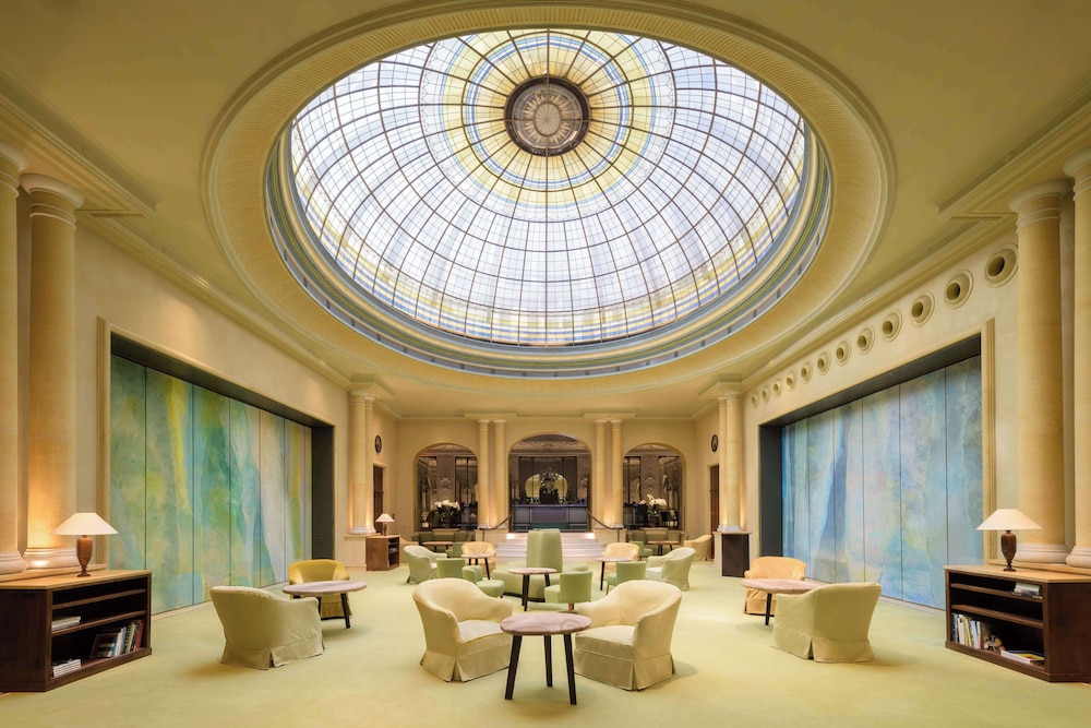 Hotel Bayerischer Hof - The Leading Hotels of the World — Restaurant & bars in Munich, Bavaria