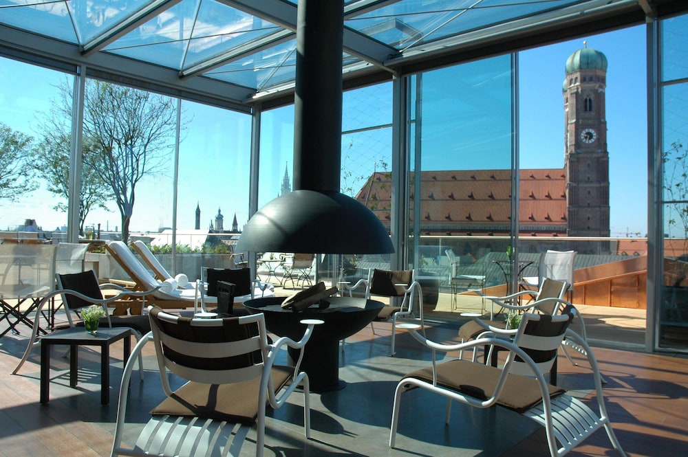 Hotel Bayerischer Hof - The Leading Hotels of the World — Restaurant & bars in Munich, Bavaria