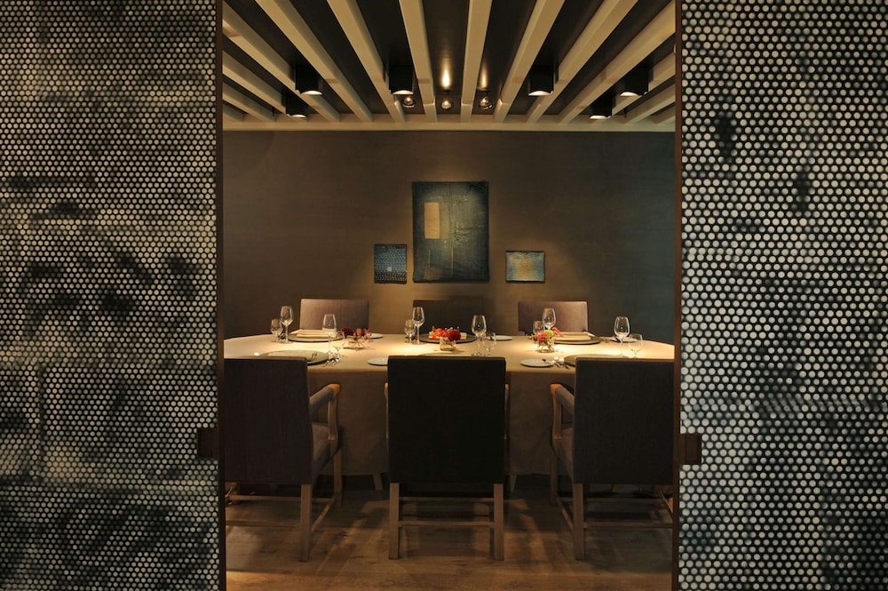 Hotel Bayerischer Hof - The Leading Hotels of the World — Restaurant & bars in Munich, Bavaria