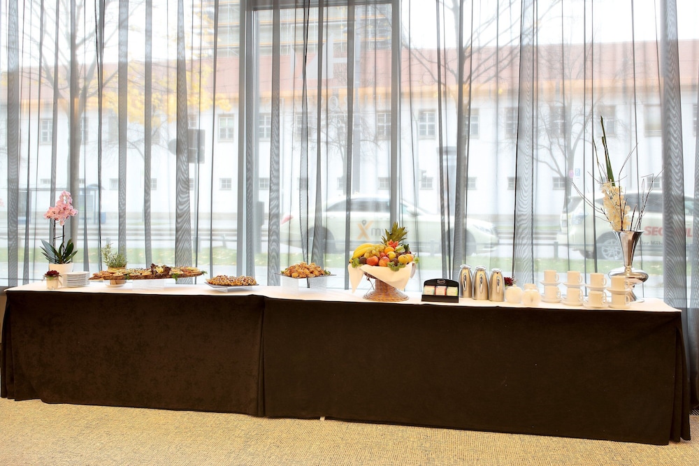 Eurostars Grand Central — Restaurant & bars in Munich, Bavaria