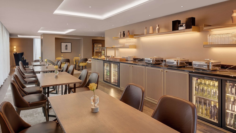 Hilton Munich City — Restaurant & bars in Munich, Bavaria