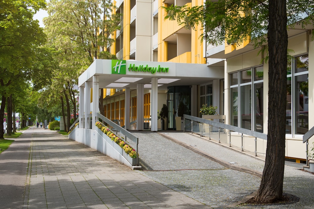 Holiday Inn Munich - South by IHG — Hotel building in Munich, Bavaria