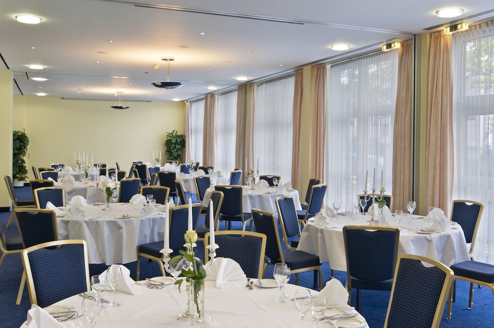Holiday Inn Munich - South by IHG — Restaurant & bars in Munich, Bavaria
