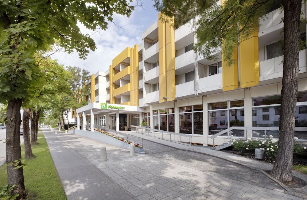 Holiday Inn Munich - South by IHG — Hotel building in Munich, Bavaria