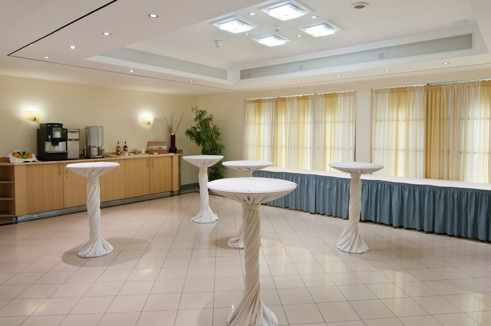 Holiday Inn Munich - South by IHG — Restaurant & bars in Munich, Bavaria
