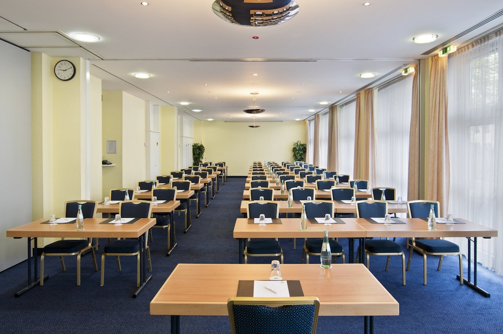 Holiday Inn Munich - South by IHG — Restaurant & bars in Munich, Bavaria