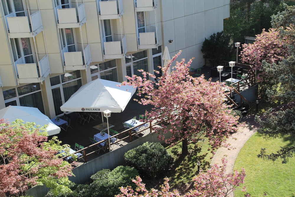 Holiday Inn Munich - South by IHG — Restaurant & bars in Munich, Bavaria