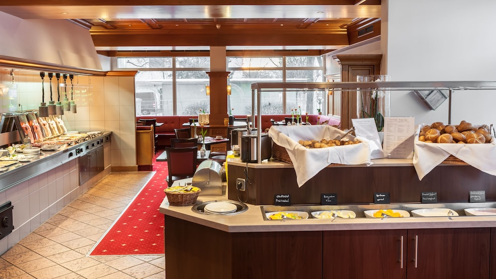 Holiday Inn Munich - South by IHG — Restaurant & bars in Munich, Bavaria
